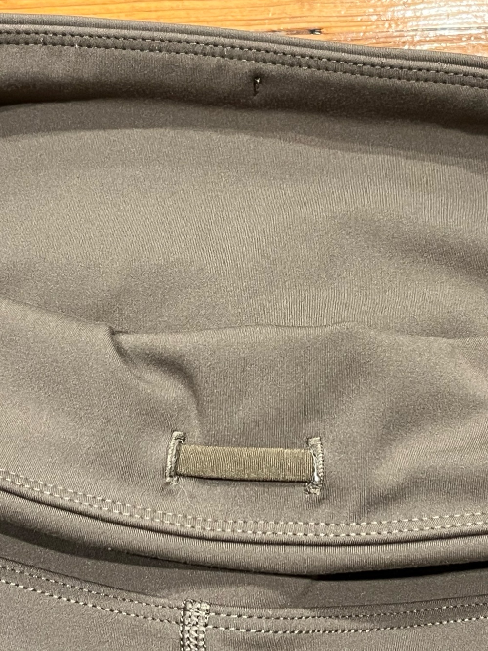 Lorna Jane Phone Pocket Ankle Biter Leggings in Olive Green • Medium - Picture 5 of 8